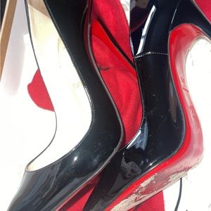 Black classic Christian Louboutin so Kate
